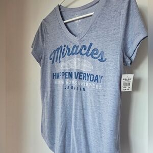 Bubba Gump Shrimp Co. graphic v-neck, Light Blue Tee